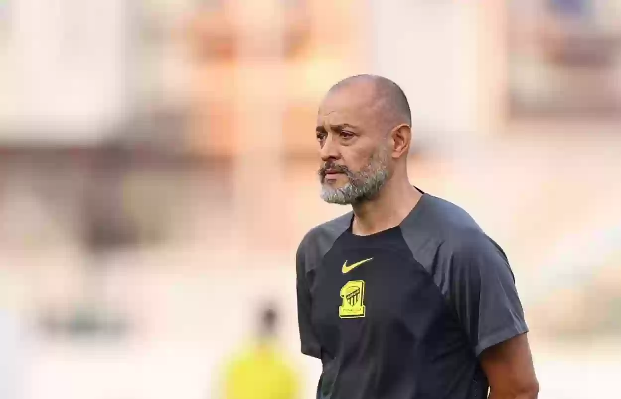 الكشف عن كواليس مشاجرة بينه وبين لاعب عالمي هي سبب قرار الاتحاد بإقالته