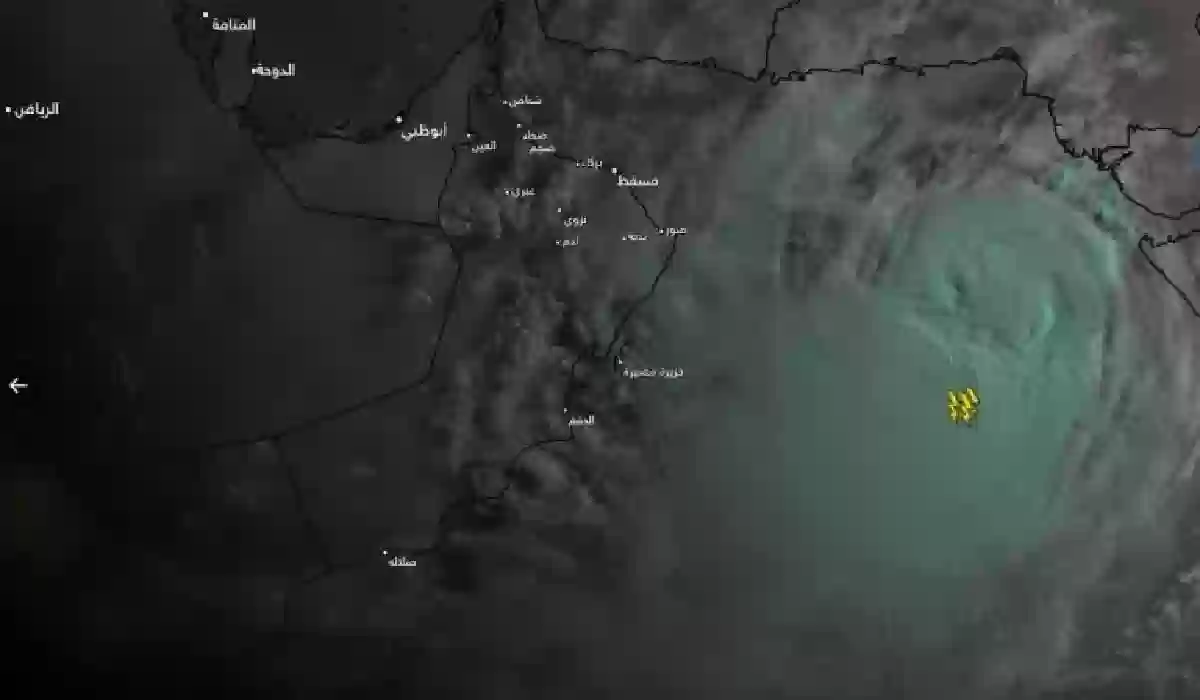 خبير طقس يُبشر بابتعاد العاصفة المدارية 