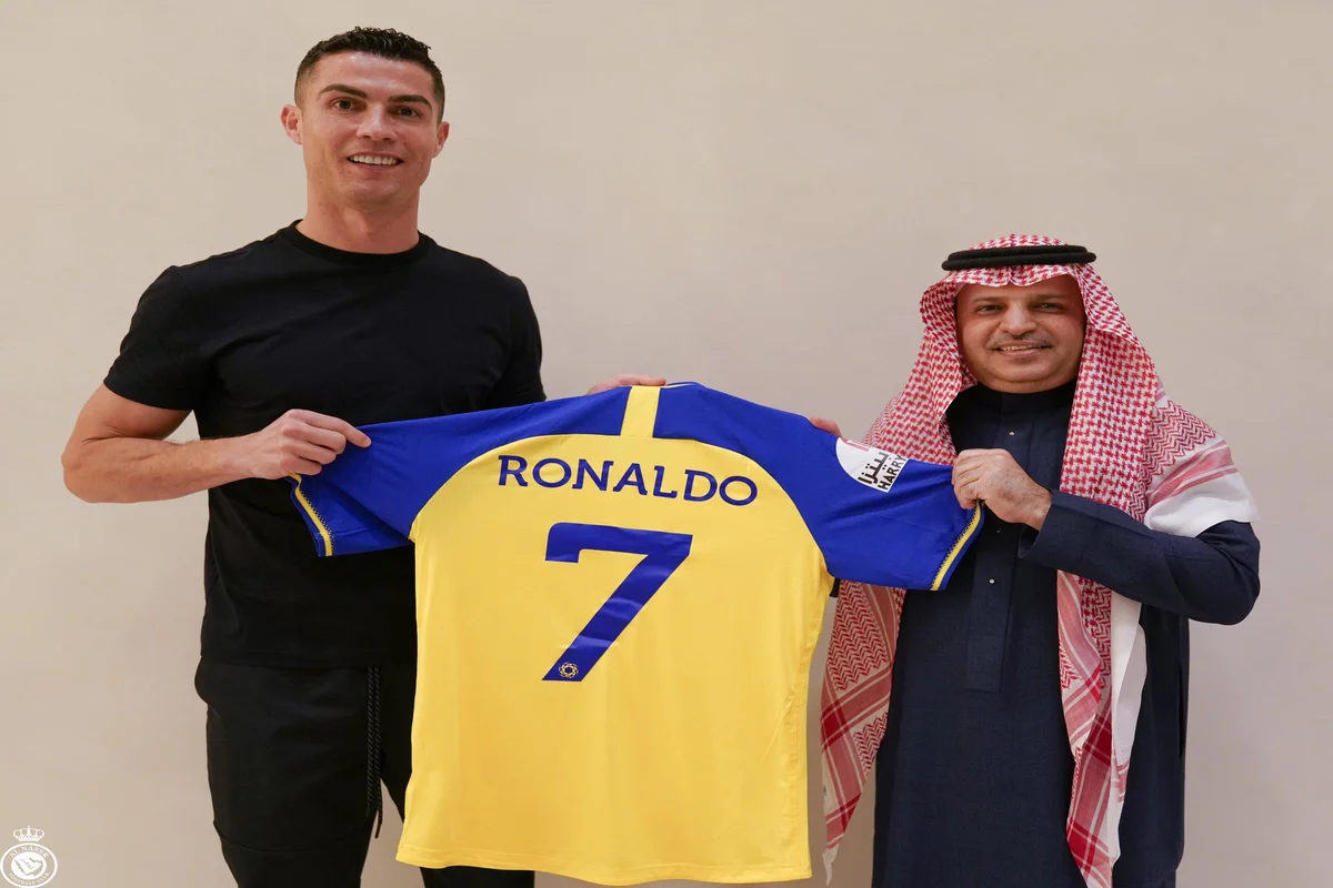 رئيس نادي النصر مسلي آل معمر وكريستيانو رونالدو