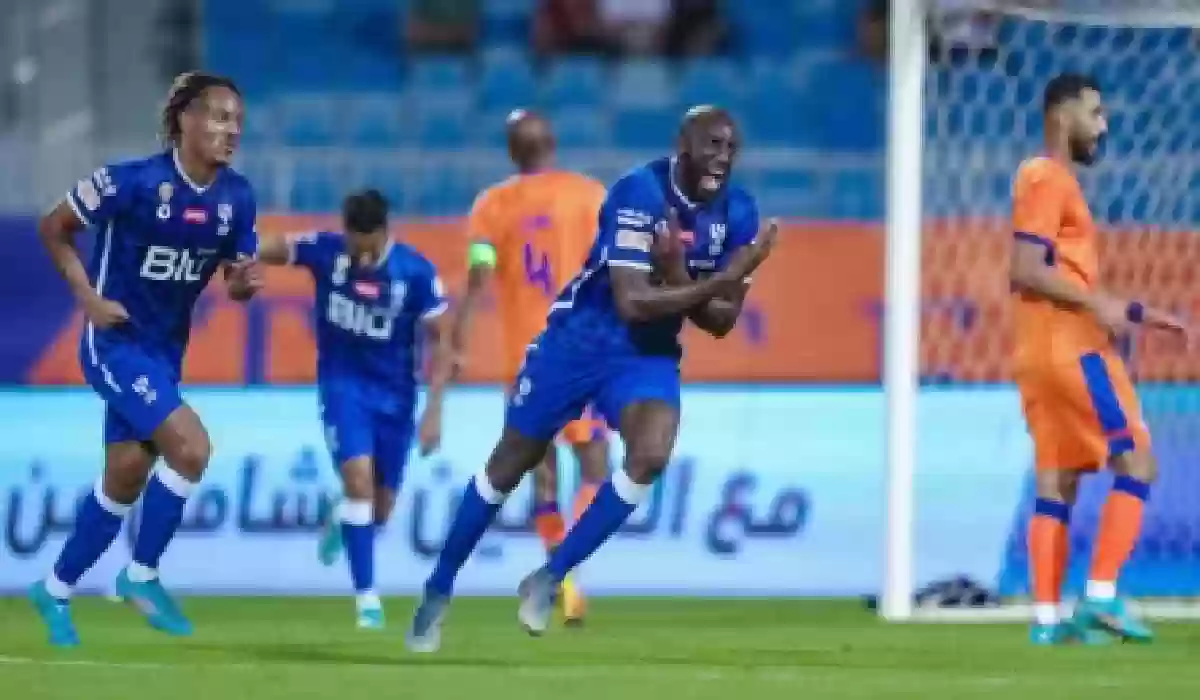 اتفاق رسمي.. محترف جديد من الهلال إلى الشباب.